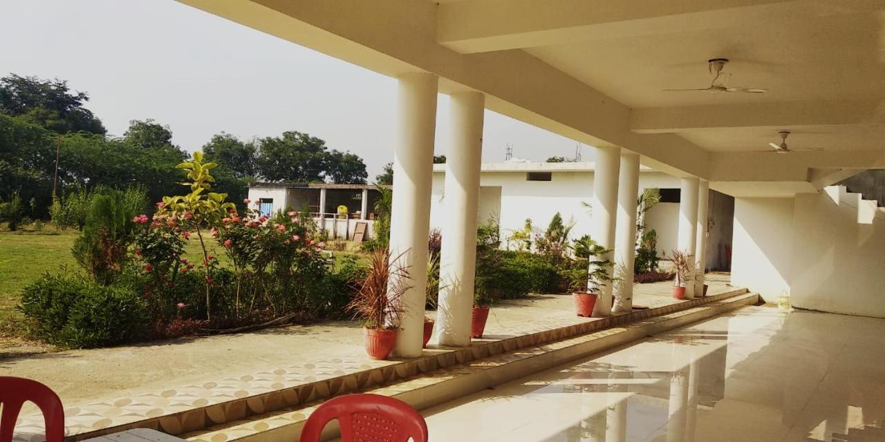 Hotel Radha Rani Mahal Khajurāho Zewnętrze zdjęcie