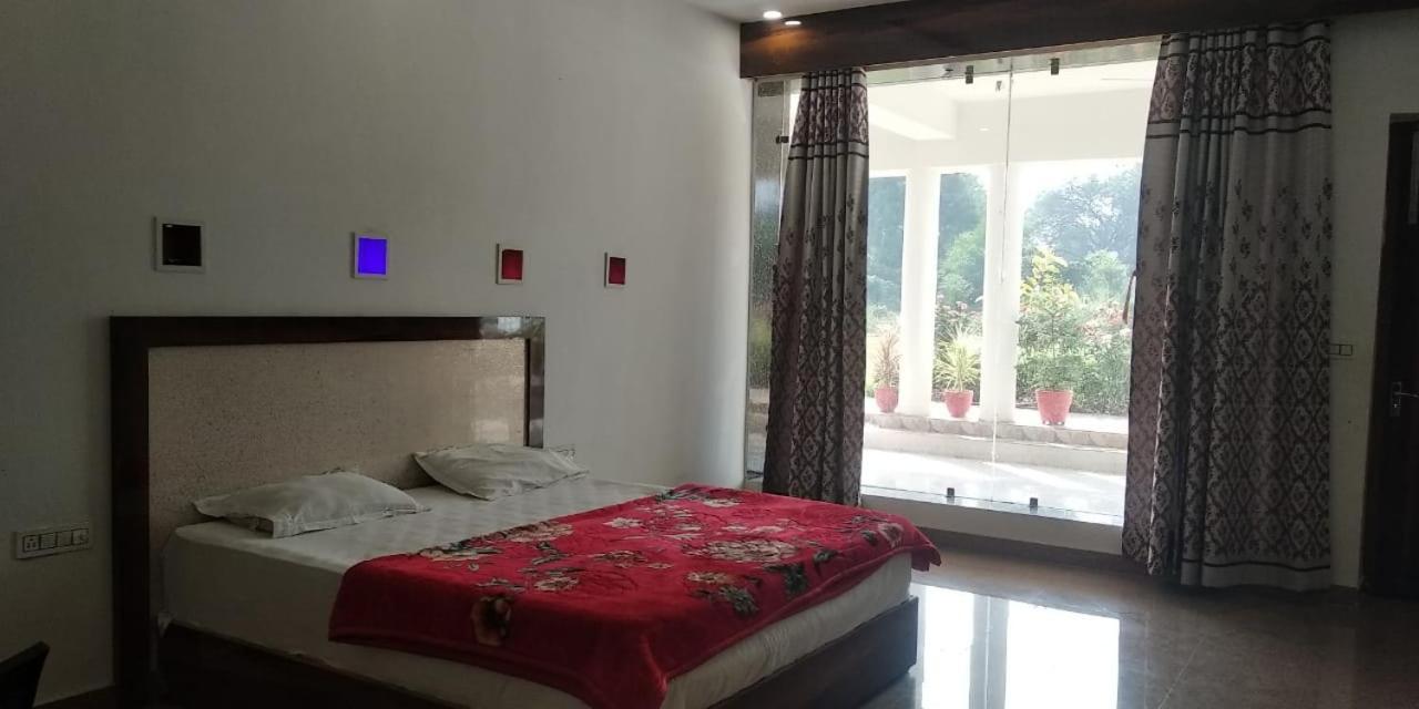 Hotel Radha Rani Mahal Khajurāho Zewnętrze zdjęcie