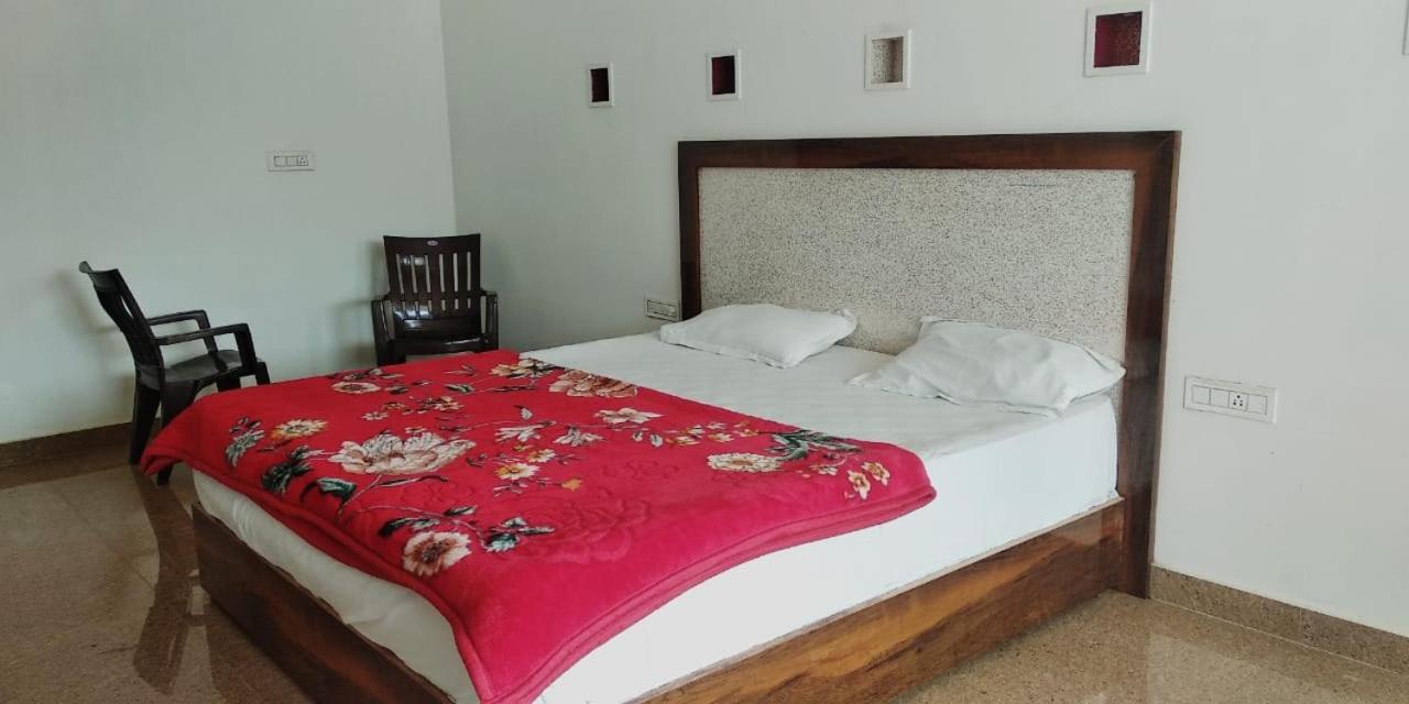 Hotel Radha Rani Mahal Khajurāho Zewnętrze zdjęcie