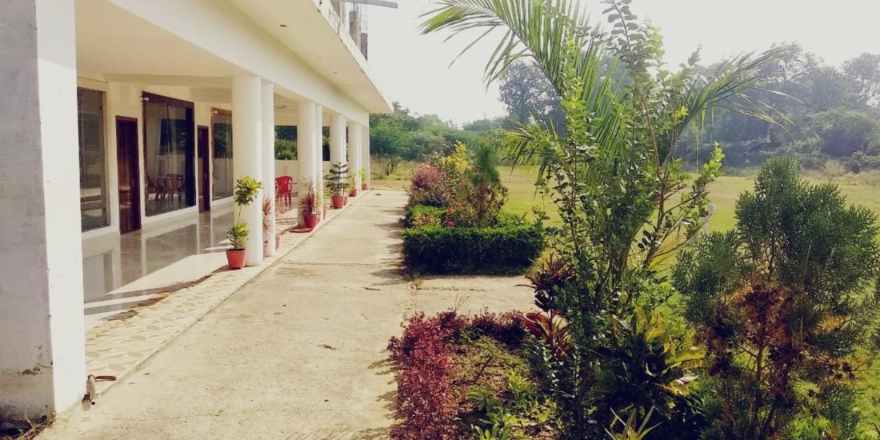 Hotel Radha Rani Mahal Khajurāho Zewnętrze zdjęcie