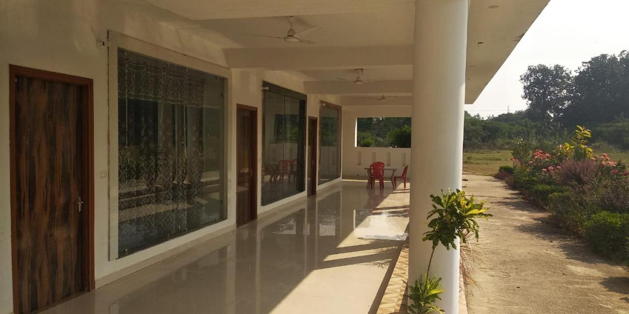 Hotel Radha Rani Mahal Khajurāho Zewnętrze zdjęcie