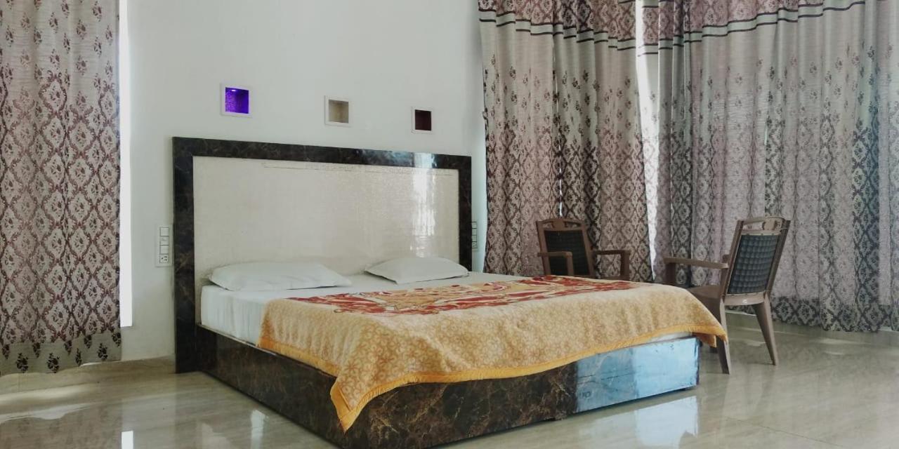 Hotel Radha Rani Mahal Khajurāho Zewnętrze zdjęcie
