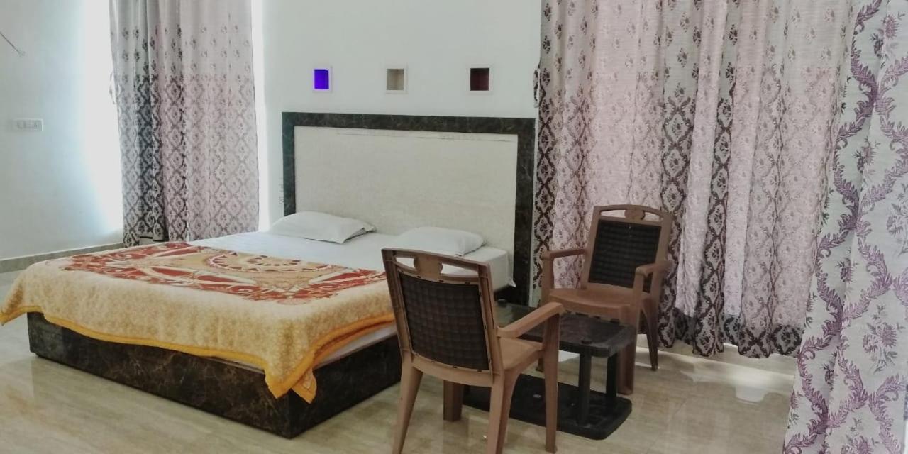 Hotel Radha Rani Mahal Khajurāho Zewnętrze zdjęcie