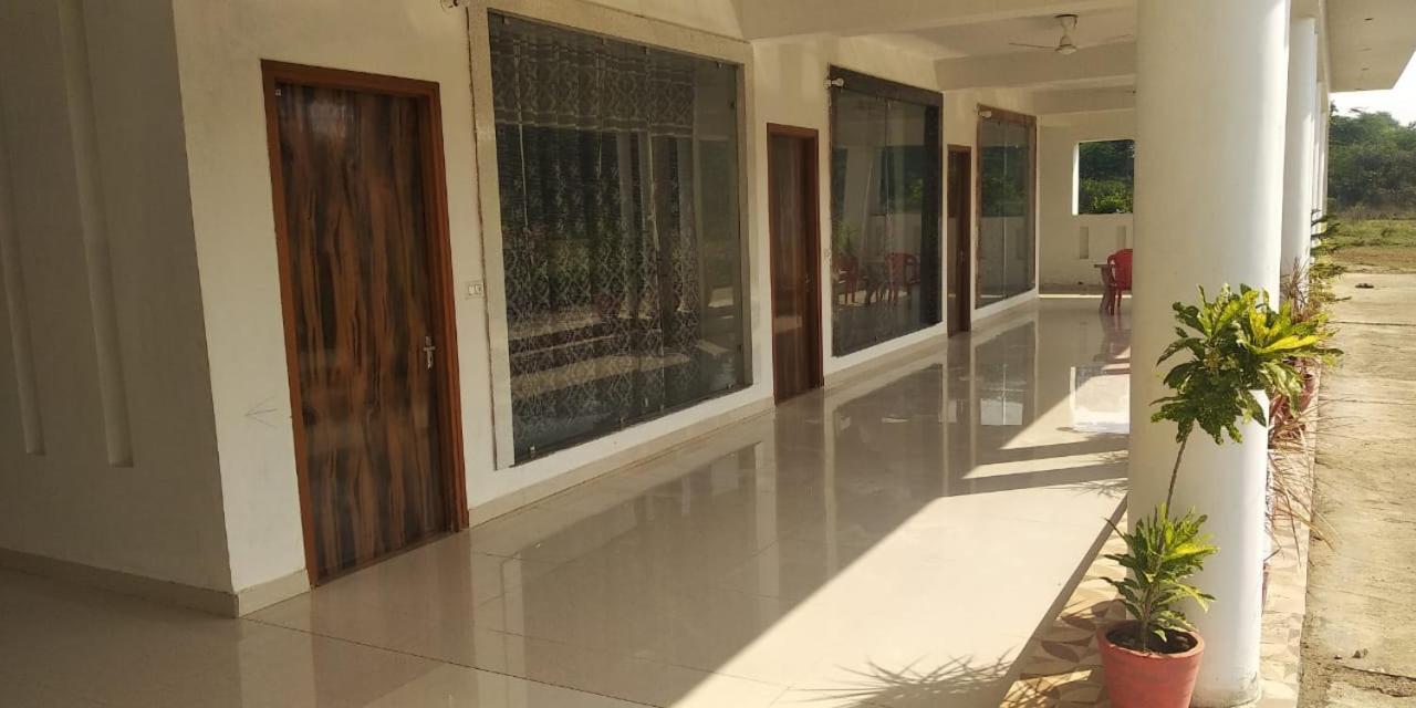 Hotel Radha Rani Mahal Khajurāho Zewnętrze zdjęcie