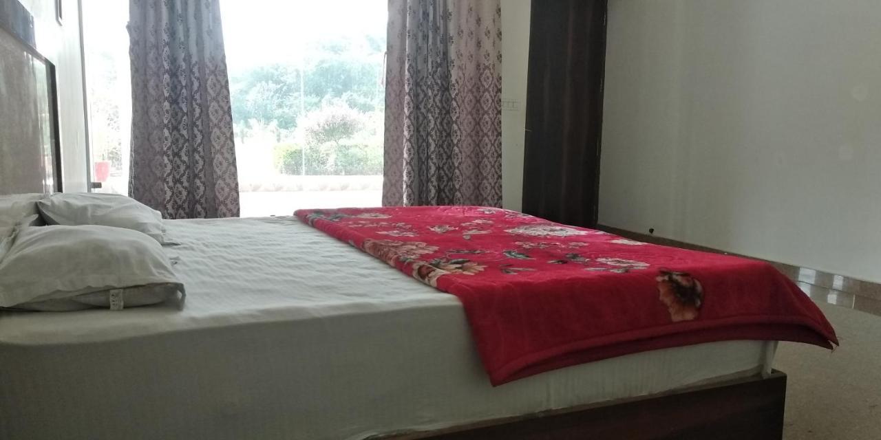 Hotel Radha Rani Mahal Khajurāho Zewnętrze zdjęcie