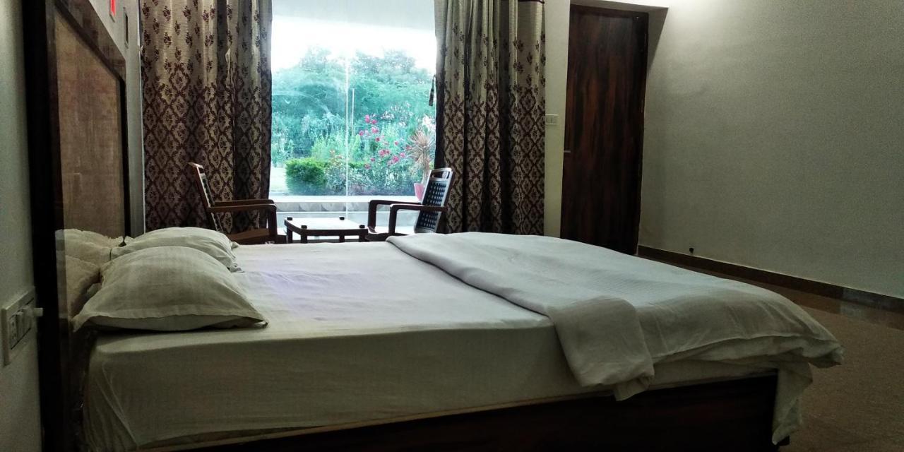 Hotel Radha Rani Mahal Khajurāho Zewnętrze zdjęcie